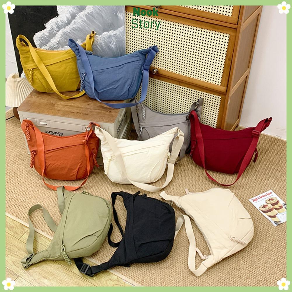 Gợi ý các mẫu túi đeo chéo nữ vải canvas tròn cho mùa hè