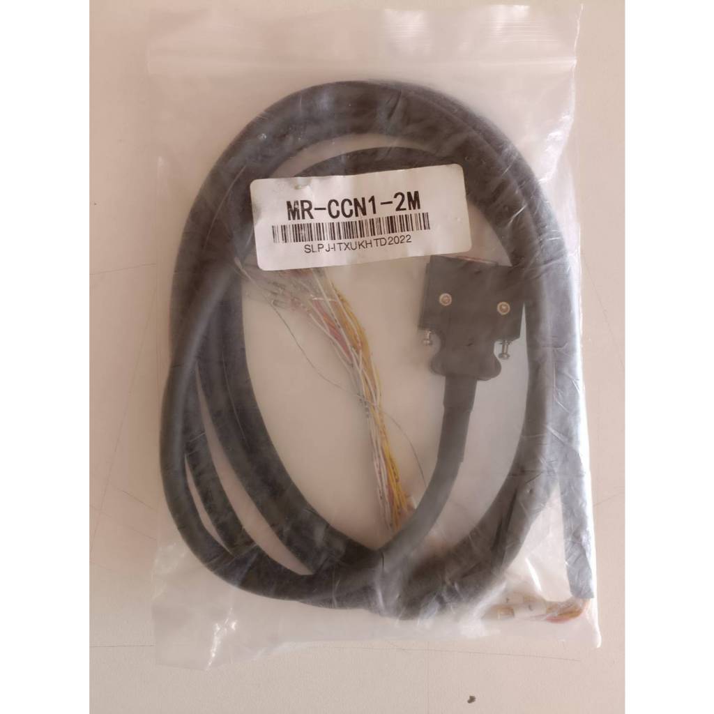 Chiều dài MR-CCN1-2M = 2M, cắm MR-CCN1/ MR-J2CN1 bằng cáp Hoàn Toàn Mới (Hàng Order)