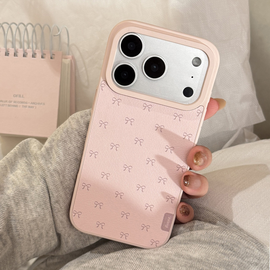 Ốp lưng iPhone 17Promax nơ phẳng màu hồng phong cách Hàn Quốc Thiết kế màu hồng pastel kết hợp viền 