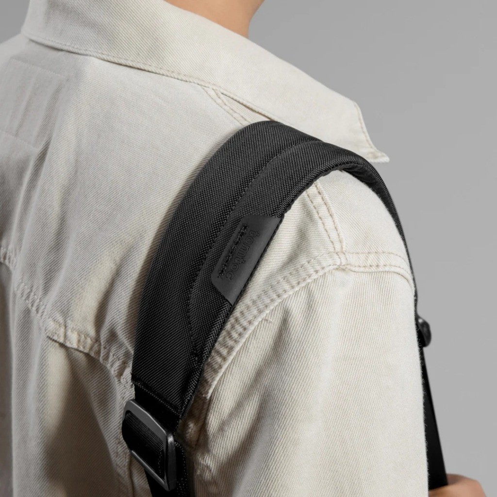 Túi đeo chéo chống sốc cho Macbook/Laptop Tomtoc Urban Codura Shoulder Bags 13/13.6/14/15 inch (A04) | BigBuy360 - bigbuy360.vn
