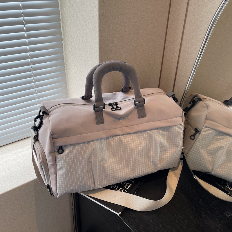 Gym Bag Large Capacity Travel Bag for Women Stylish and Lightweight Portable Crossbody Sports Gym Ba