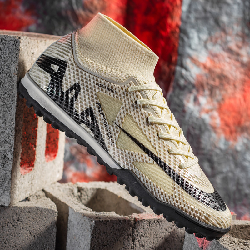 Unisex football shoes, non-slip and lightweight Color