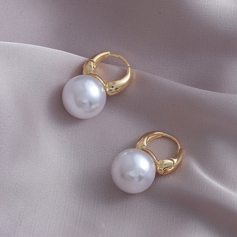 Bông tai ngọc trai đen thép titan nhẹ, phong cách retro Hong Kong cao cấp