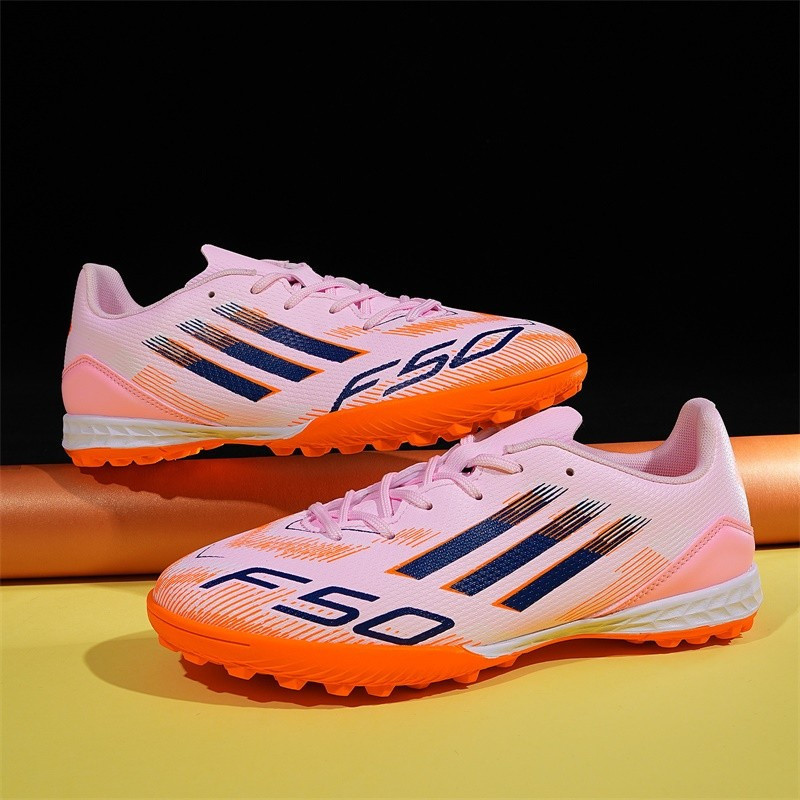 Unisex football shoes, non-slip and lightweight Latest New Model