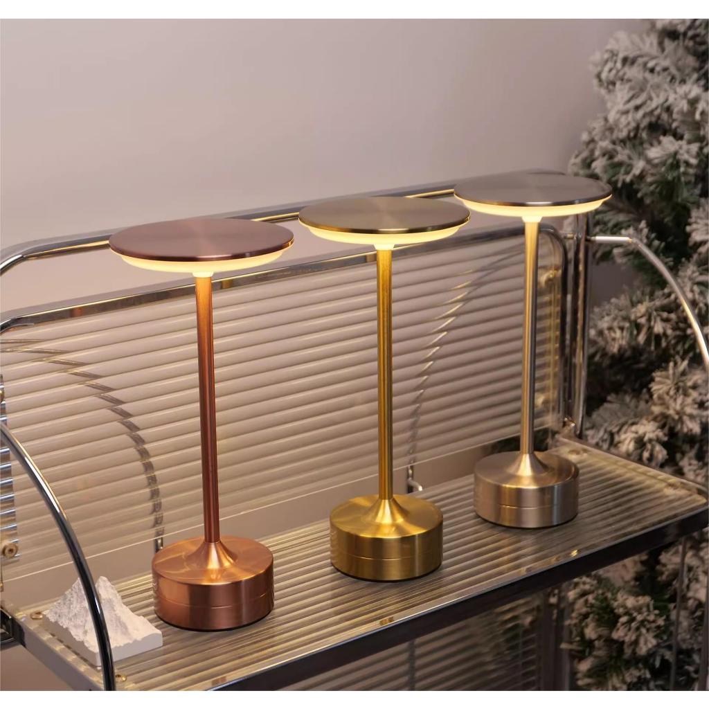 Đèn bàn cảm ứng UFO LED cảm ứng khách sạn nhà hàng đèn sạc kim loại trang trí cắm trại đèn bàn chữ I