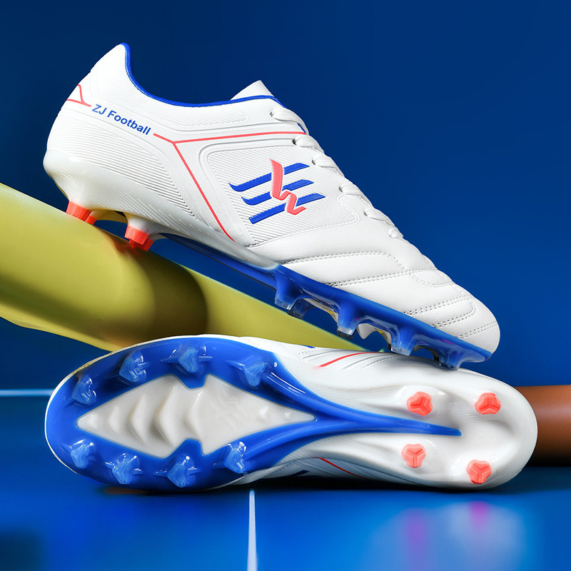 Unisex football shoes, non-slip and lightweight High-quality latest model low-top for men and women 