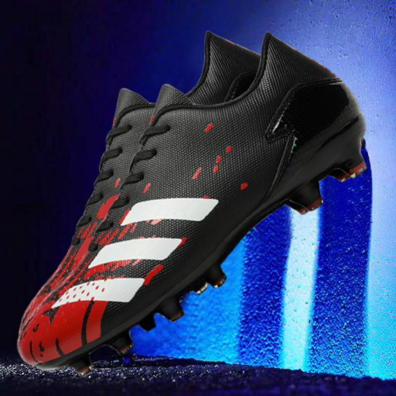 Unisex football shoes lightweight and slip-resistant，