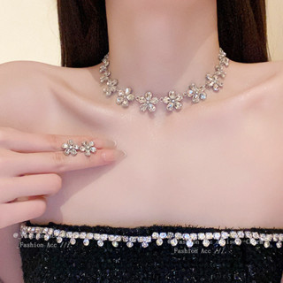 Bộ bông tai và vòng cổ đính kim cương, thời trang thanh lịch