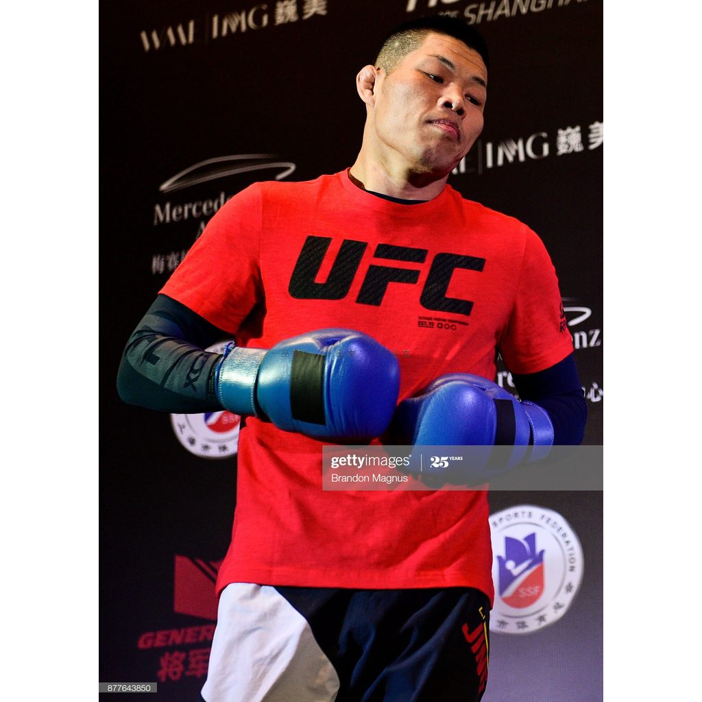 Nam Đỏ UFC Li Jingliang Áo Có Logo UFC Đen In Hình Thể Thao Cổ Tròn 100% Cotton Cao Cấp 5.15