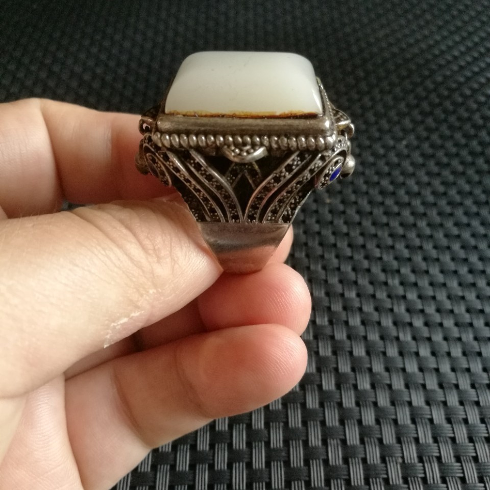Bộ sưu tập cổ Old White Jade Square Ring Holder Ring Face Old Silver Kẻ sọc mở Nhẫn bạc nguyên chất 
