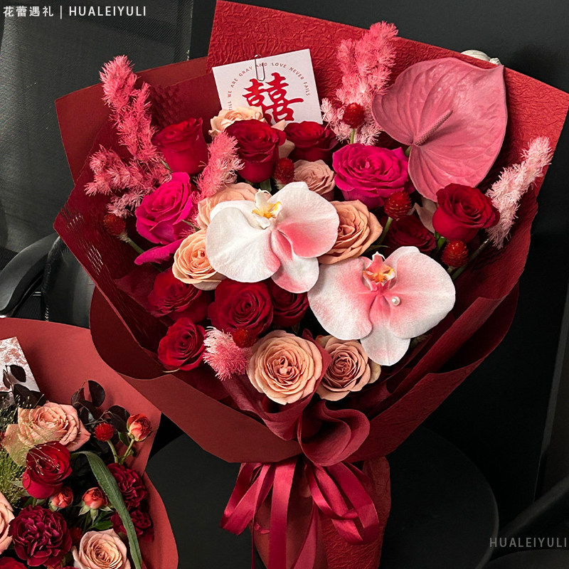 Bó hoa hồng đỏ giả phong cách Trung Hoa cổ điển, thành phẩm, cho lễ đính hôn, cưới hỏi, chụp ảnh đăn