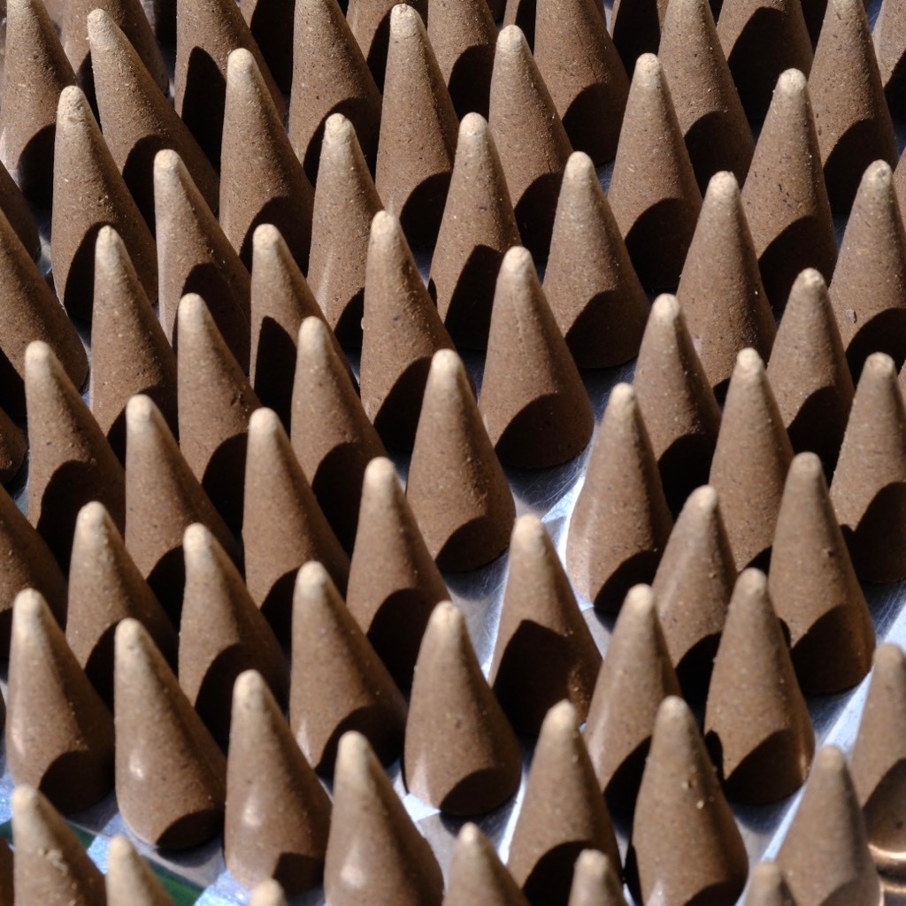 Nhang Nụ Trầm Hương – Agarwood Incense Cones - Bèo Tấm