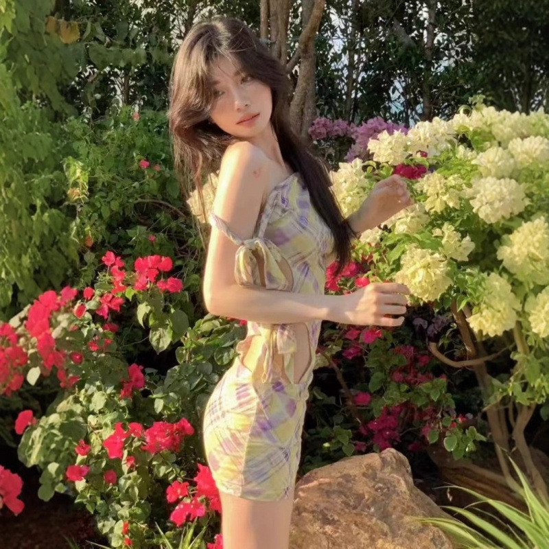 I.AM.GIA Purely desirable hot girl off-shoulder hollow-out dress, slim-fit bodycon dress, fashionabl