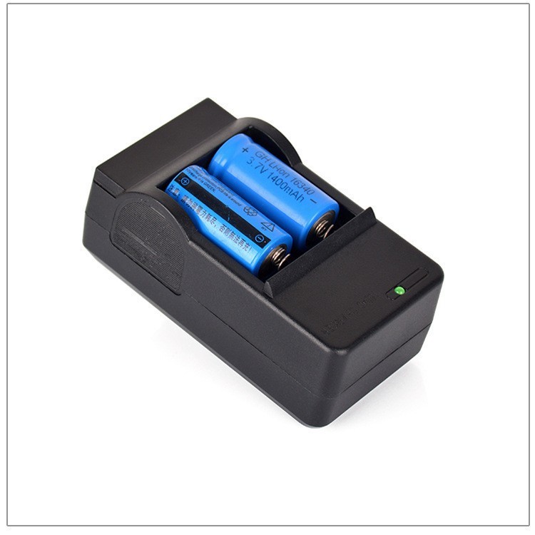Nhà sản xuất Bán buôn Bộ sạc pin Lithium 16340 Khe cắm kép Sạc thông minh Tự bật 16340 Sạc kép