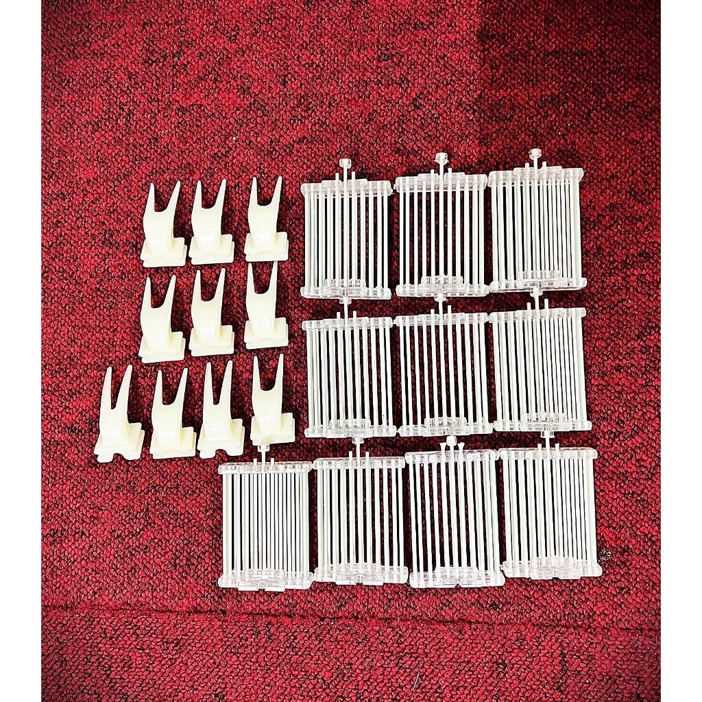 Combo 10 xiên chuối nhựa và 10 rọ cào cào cáp quang dành cho chim cảnh