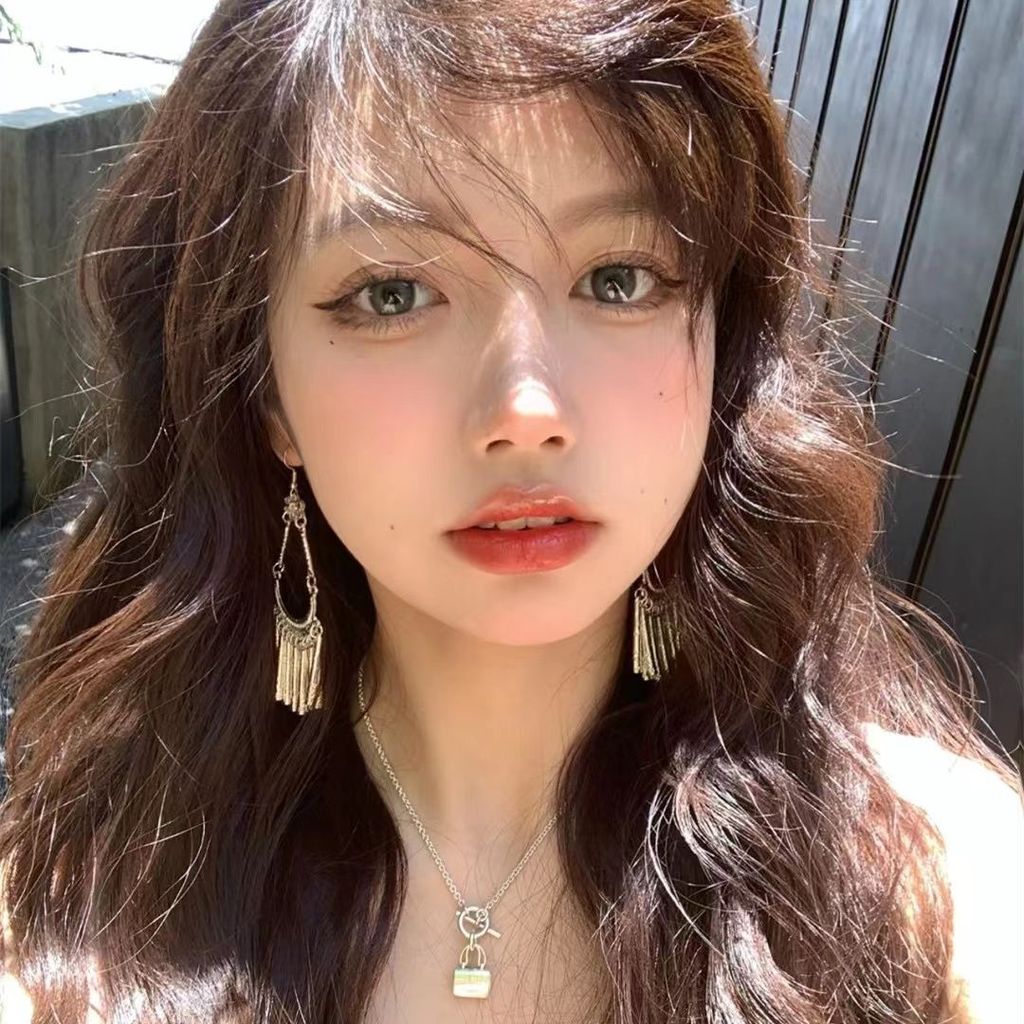 Bông tai tua rua hoa Blogger20251208