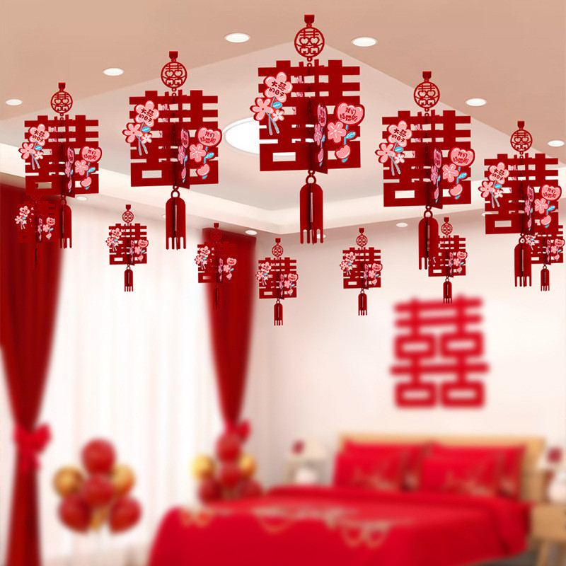12 wedding rooms are decorated with wedding characters, lanterns and pendants for men's and women's 