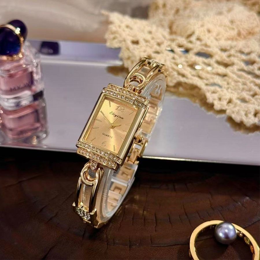 Đồng hồ đeo tay nhỏ Pin Đồng hồ nữ Little Red Book Xiaoju Light Sang trọng đính kim cương Đồng hồ đe