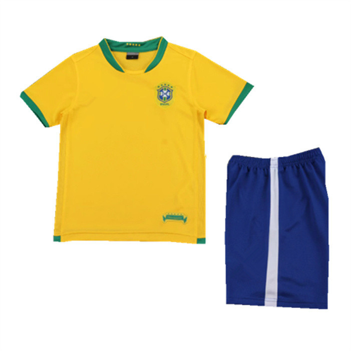 Áo bóng đá retro Brazil 2006 dành cho trẻ em, size từ 16 đến 28