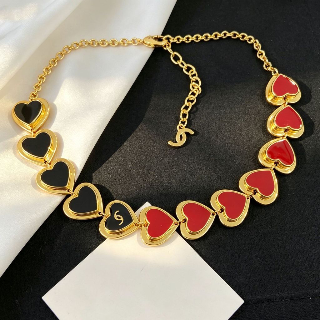 New creative multi-heart necklace, heart chain, suitable for commuting, fashionable and versatile ch