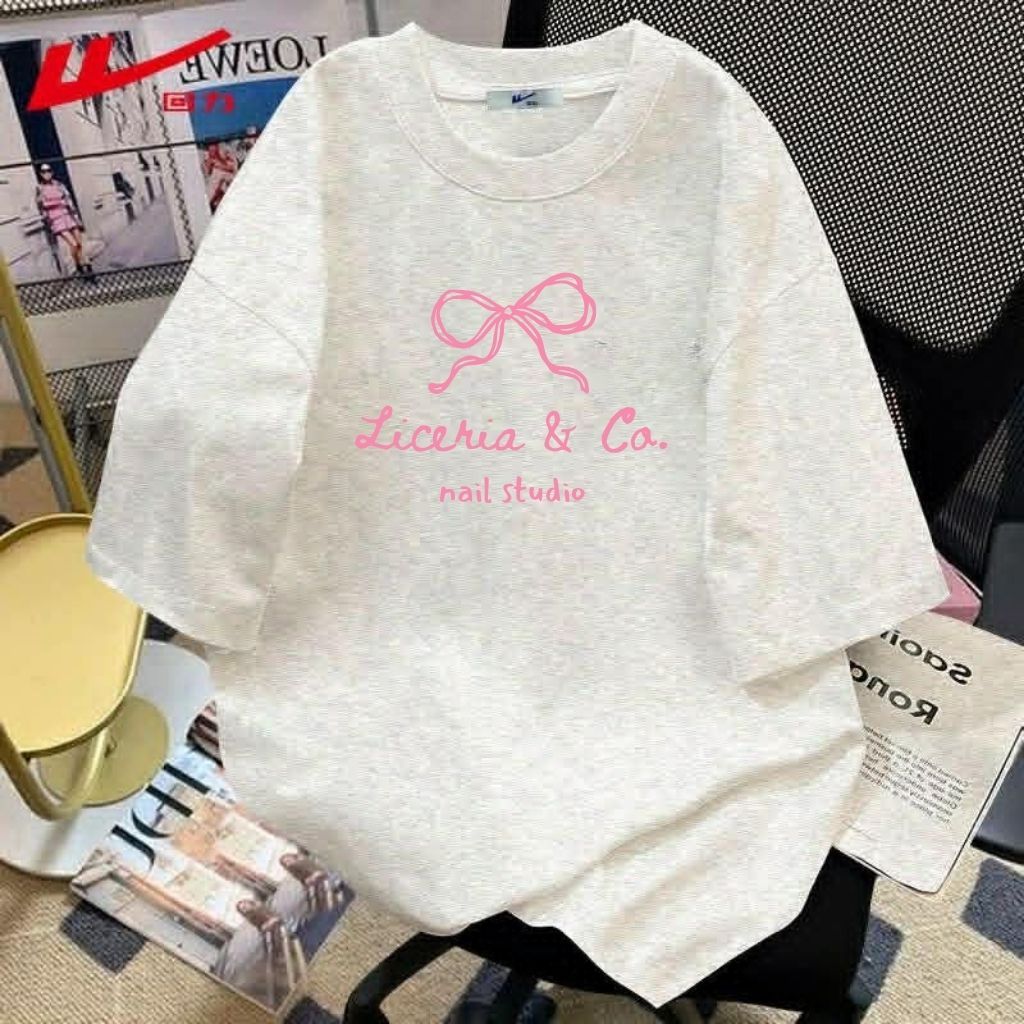 Áo Thun Nữ Form Rộng MONONO – Thiết Kế Nơ Hồng “Liceria & Co.” Ngọt Ngào, Dễ Thương