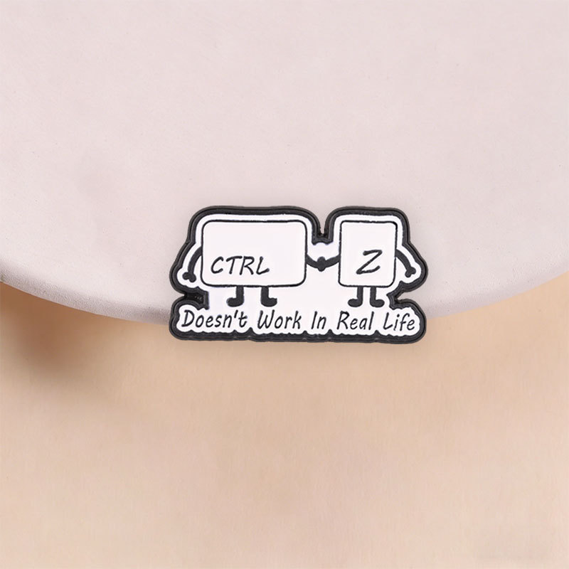 CTRL + Z Không hoạt động trong cuộc sống thực Men Pin Công nghệ vui nhộn Trích dẫn Trâm cài Quà tặng