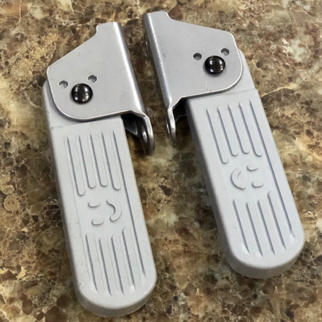 Gác Chân Trước Trắng Bạc Dùng Xe Đạp Điện Yadea, Moka, TTFair, Newbeer, G5, Lixi, Anni, Maoly..v..v