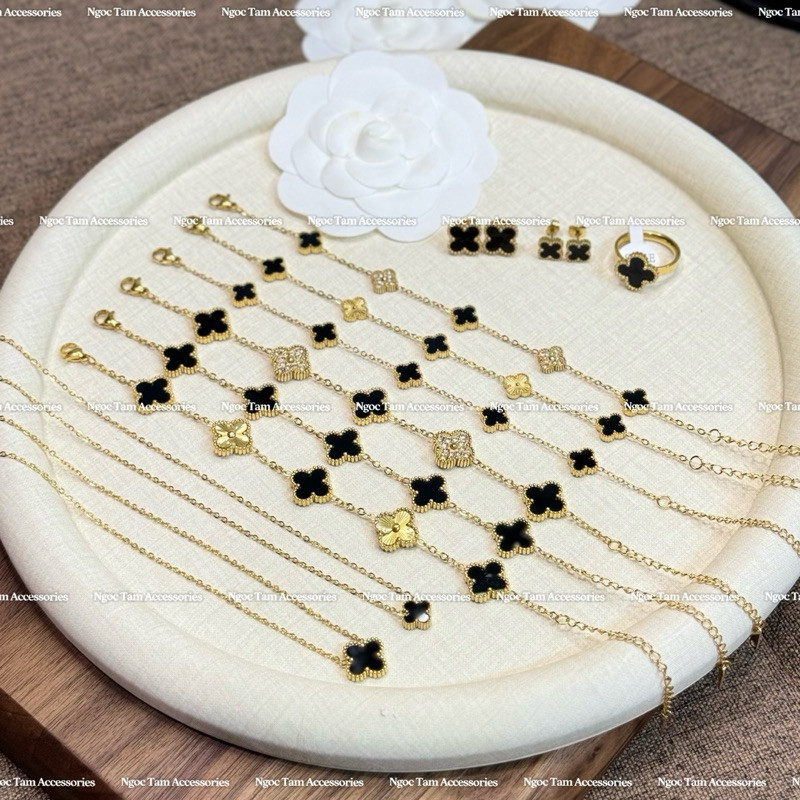 Bộ 3 món vòng cổ nữ cỏ bốn lá, vòng tay cỏ 4 lá không han gỉ kèm khuyên tai đen cao cấp