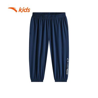 ANTA Kids Quần Dài Jogger Thể Thao Bé Trai 352527716U –Bo Gấu, Thun Co Giãn, Thoải Mái, Mặc Hằng Ngày