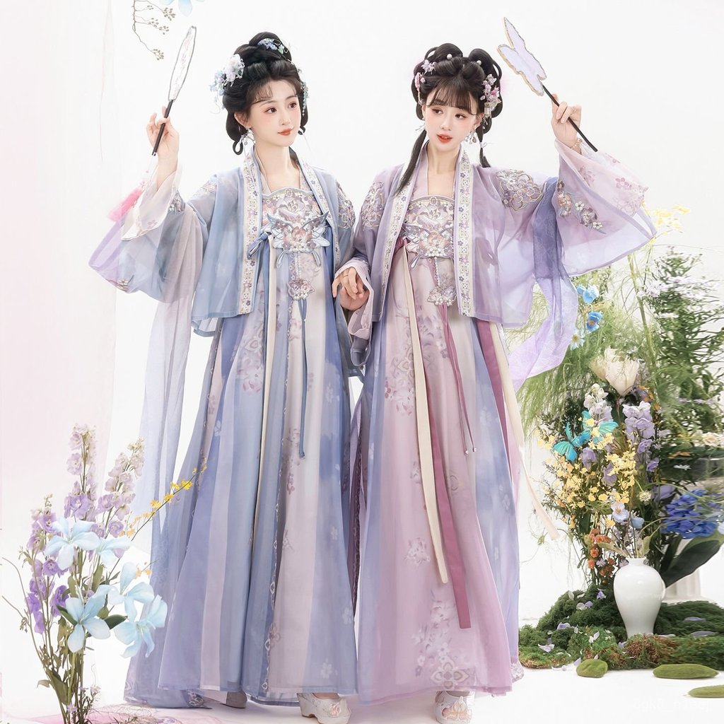 Khăn choàng Famen Temple, Hán phục kiểu Đường dành cho nữ, váy xẻ tà cao đến ngực thêu họa tiết.