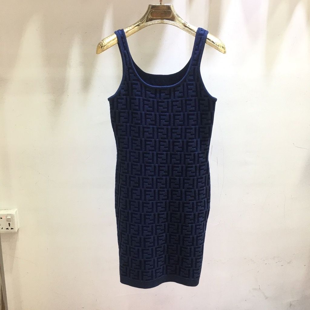 Fendi 3721 - Áo Vest và Váy Sling Nữ với Chữ Hoa Ba Chiều Dệt Kim