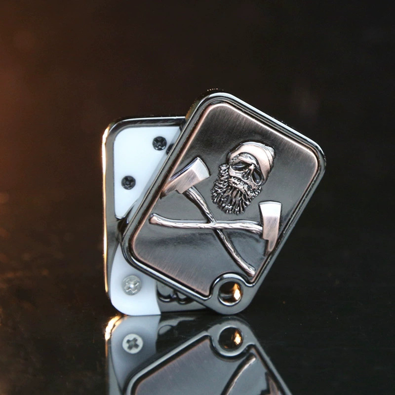 Đầu lâu và Axe Slanted Push Card Đồ chơi giảm căng thẳng EDC Đồ chơi kim loại Đồ chơi giảm căng thẳn