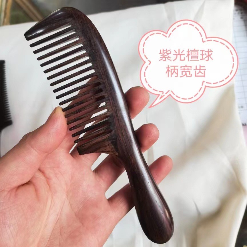 Lược tay cầm bóng gỗ đàn hương màu đỏ tự nhiên Thiết kế răng mịn Lược gỗ nguyên khối