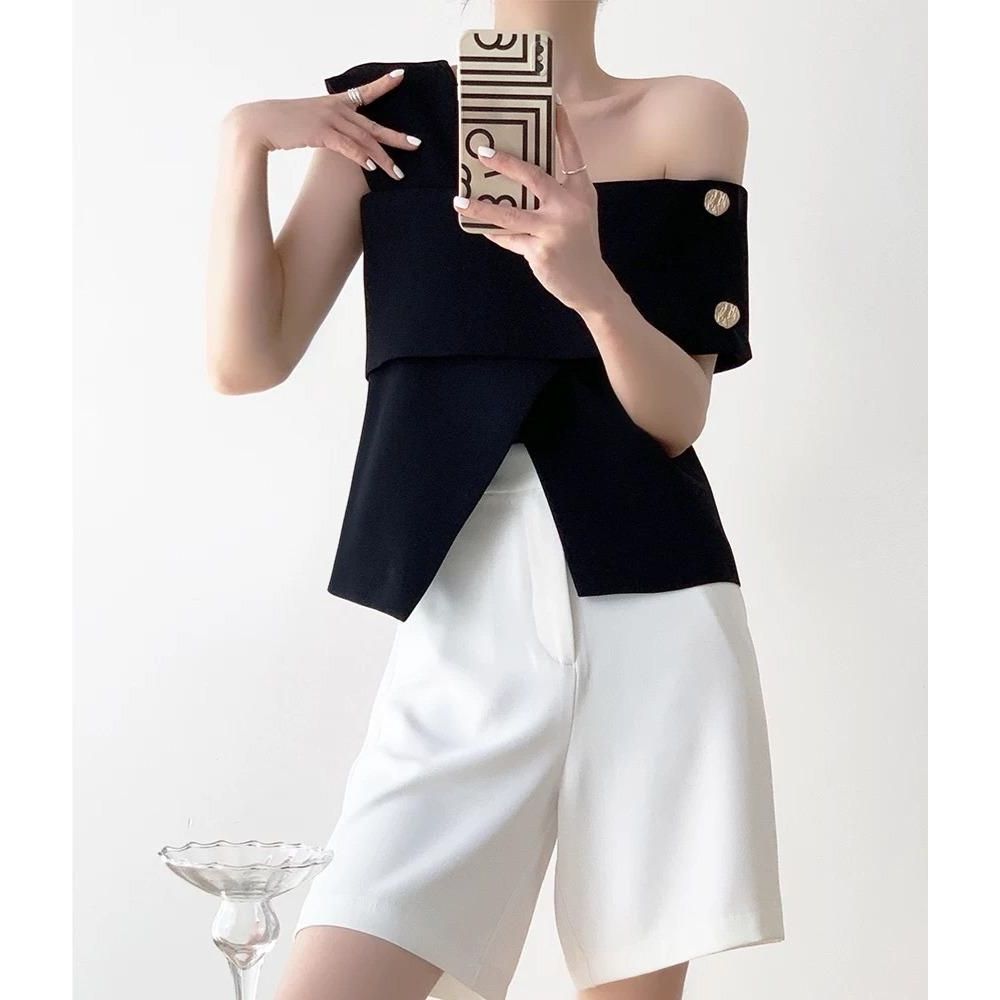 HB - Áo Lệch Vai Nữ Thiết Kế Đính Cúc Đồng Mix Quần Short | BigBuy360 - bigbuy360.vn