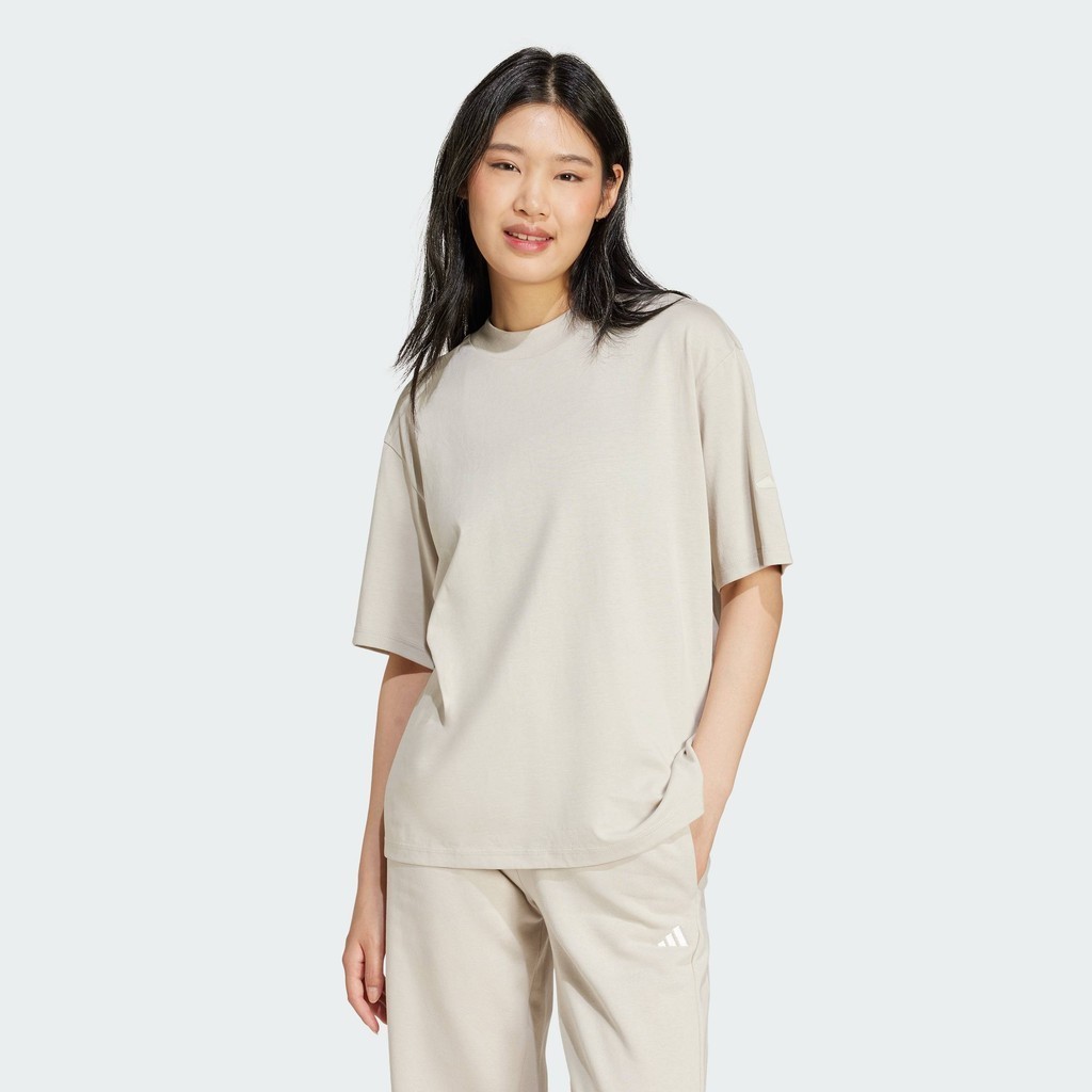 [20H 14.01-15.01]  - VOUCHER 40%]adidas Lifestyle Essentials Contemporary Logo Boyfriend Tee Women B