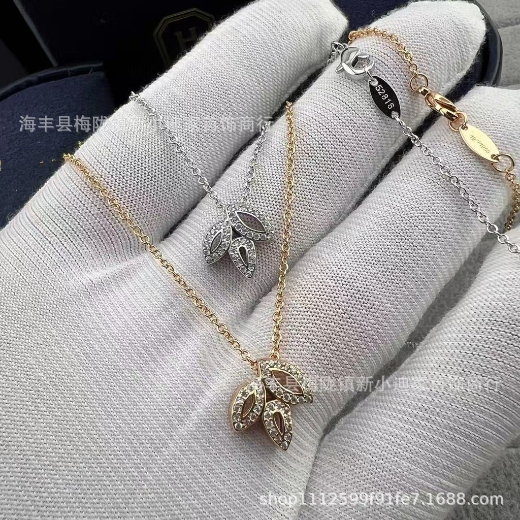 SY3Q Clover Hollow Leaf Necklace for Women, Light Luxury, Small Size, Exquisite, Feminine, and Uniqu