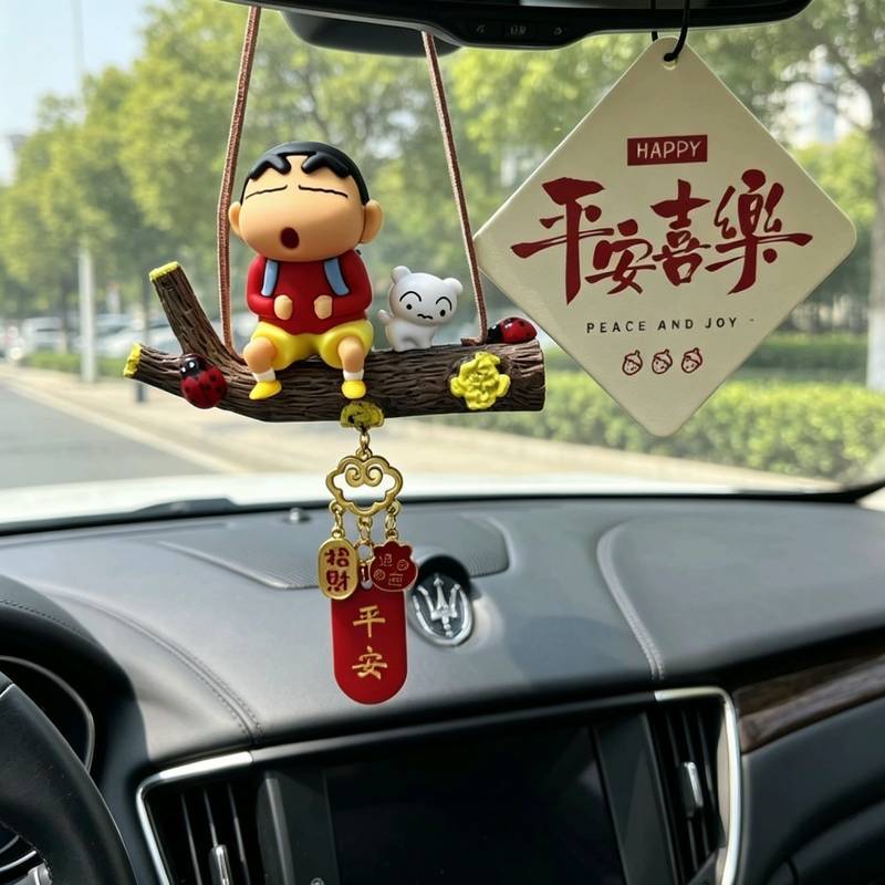 Crayon Shin-Chan Shin-Chan Mặt dây chuyền ô tô xoay màu trắng Mặt dây chuyền ô tô dễ thương Mặt dây 