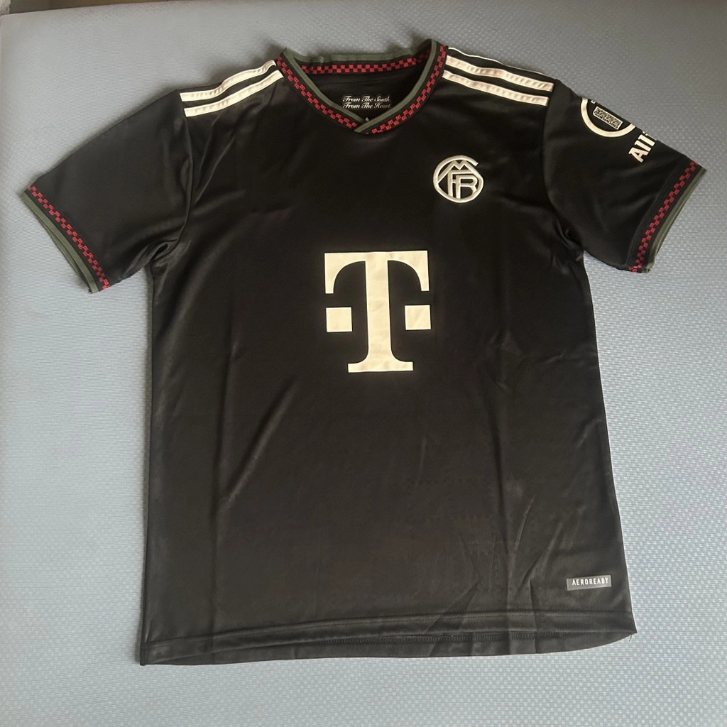 Fan 2025 / 26 Áo đấu sân khách thứ ba của Bayern Áo sơ mi bóng đá nam tay ngắn