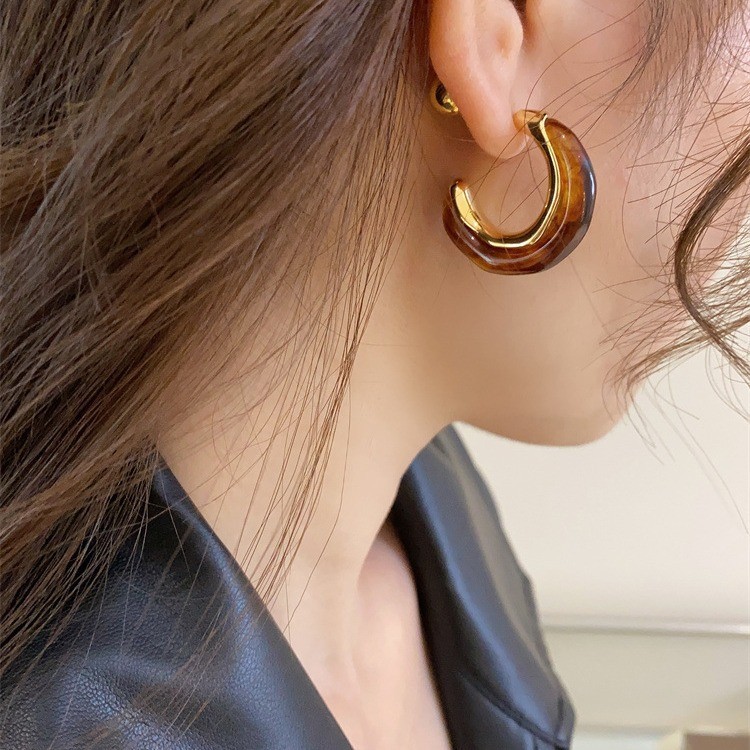 Bông tai vòng hình hổ phách Maill