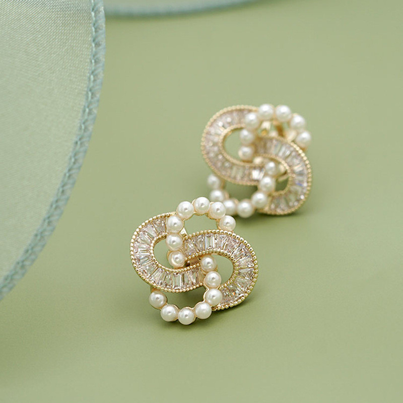 Bông Tai Ngọc Trai Phong Cách Chanel Sang Trọng - Bông Tai Zirconia Mạ - Thiết Kế Lá Lỗ Thông Khí - 