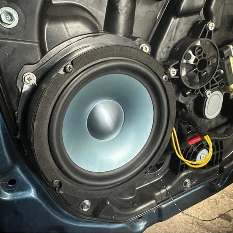 Loa xe hơi Harman Kardon Logic7 siêu trầm