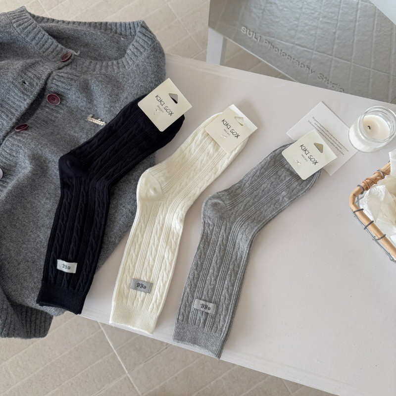 [OK Thể Thao Cuộc Sống] Nhãn Vải Trứng Tất Nữ Phong Cách Hàn Quốc Tất Giữa Ống Màu Trơn Phù Hợp Với 