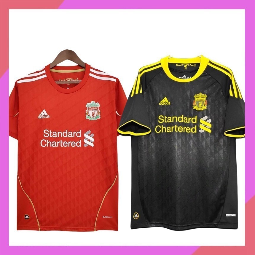 Áo bóng đá retro Liverpool away kit 2010-2011 với thiết kế của Torres và Gerrard