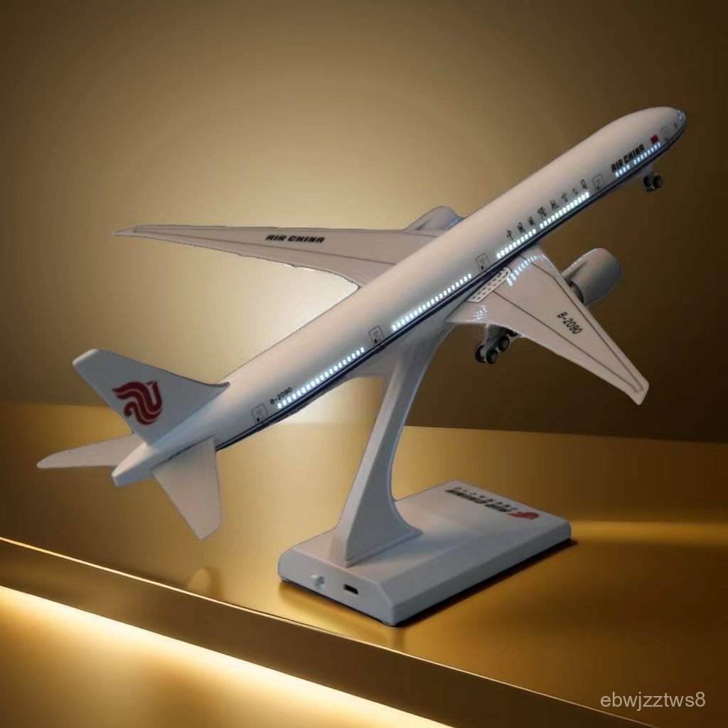 Mô hình máy bay 777 bằng nhựa giả lập có bánh xe, mô hình máy bay của China Airlines và China Southe