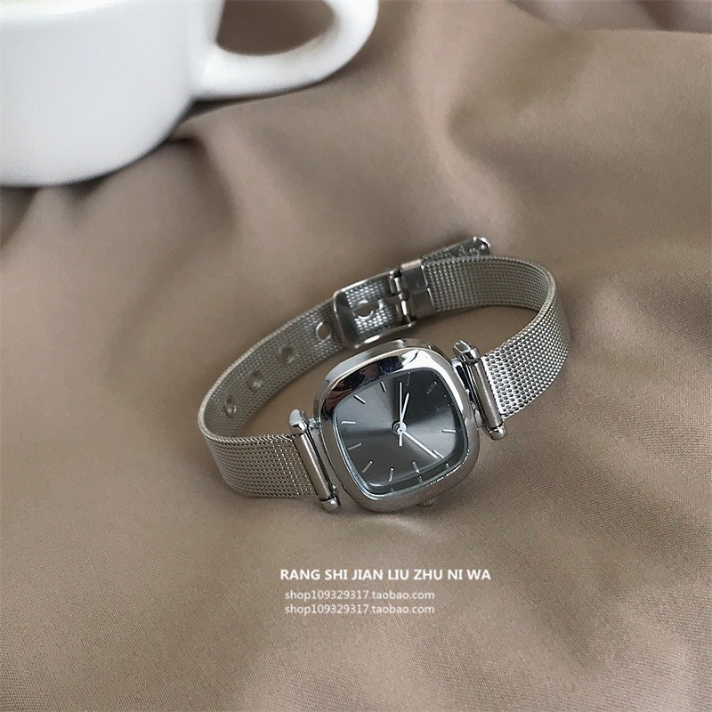 Chic Niche Klein Blue Watch Nữ Cao Cấp Cảm Giác Thoáng Mát Phong Cách Nhỏ Tinh Tế Ánh Sáng Sang Trọn