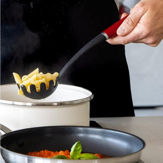 KitchenAid - Muỗng múc mì màu đỏ/đen