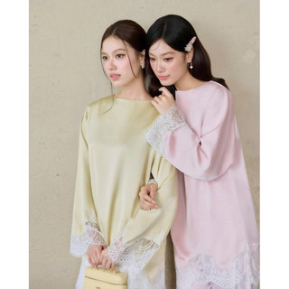 Áo lụa tay dài phối ren cổ tròn COCOBEBE