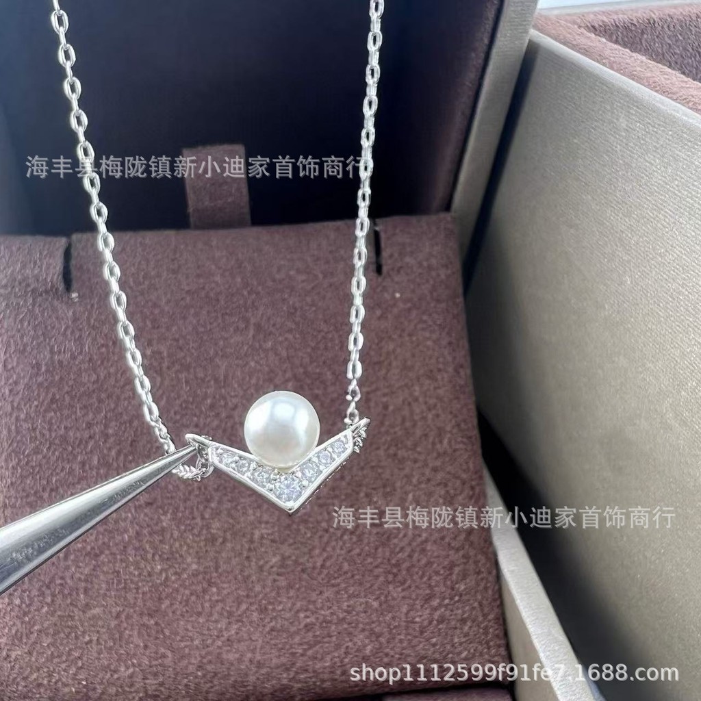 V Golden Josephine Letters v Freshwater pearl collarbone necklace ins Design accessories