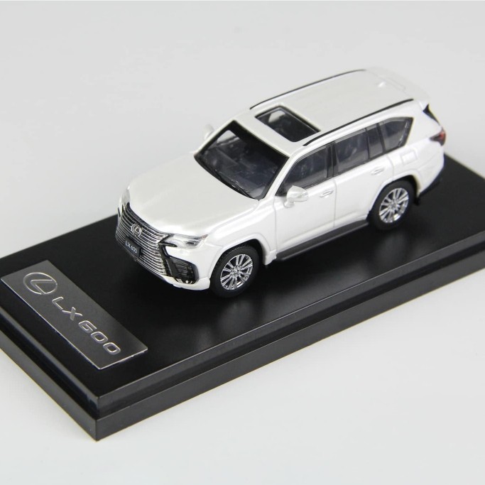 Mô hình ô tô Lexus LX600 1:64 LCD