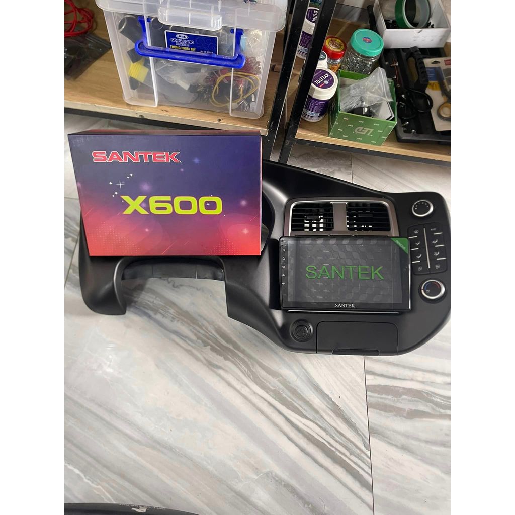 Màn hình Android ô tô Santek X600